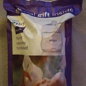 Avent Bottle **BRAND NEW IN WRAPPER WITH SURPISE*